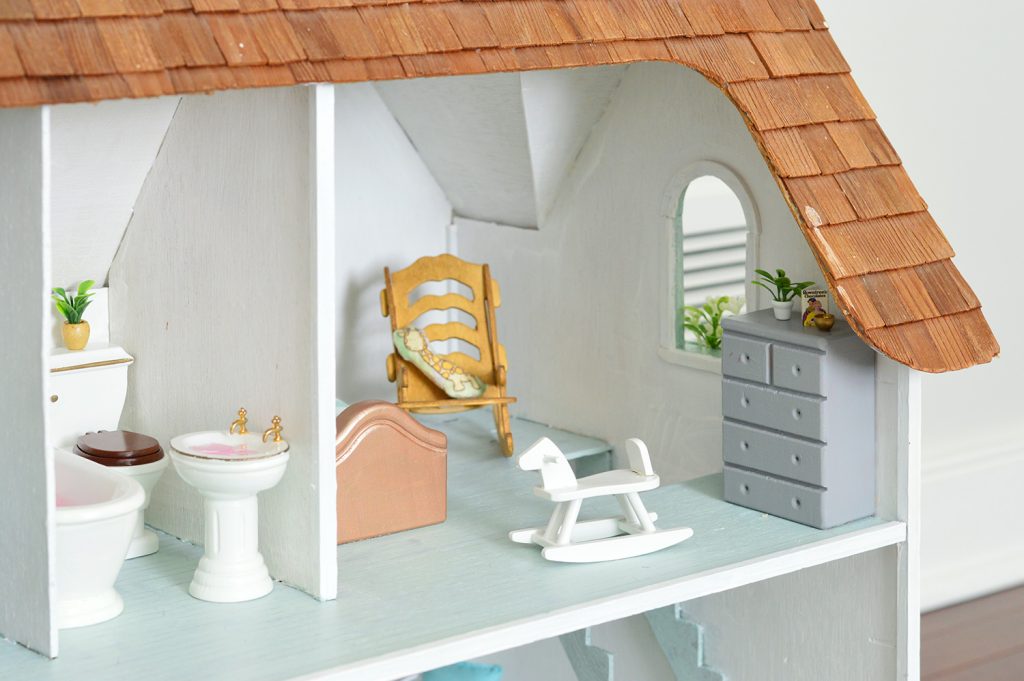 T Dollhouse Upstairs Bedroom Detail Angle